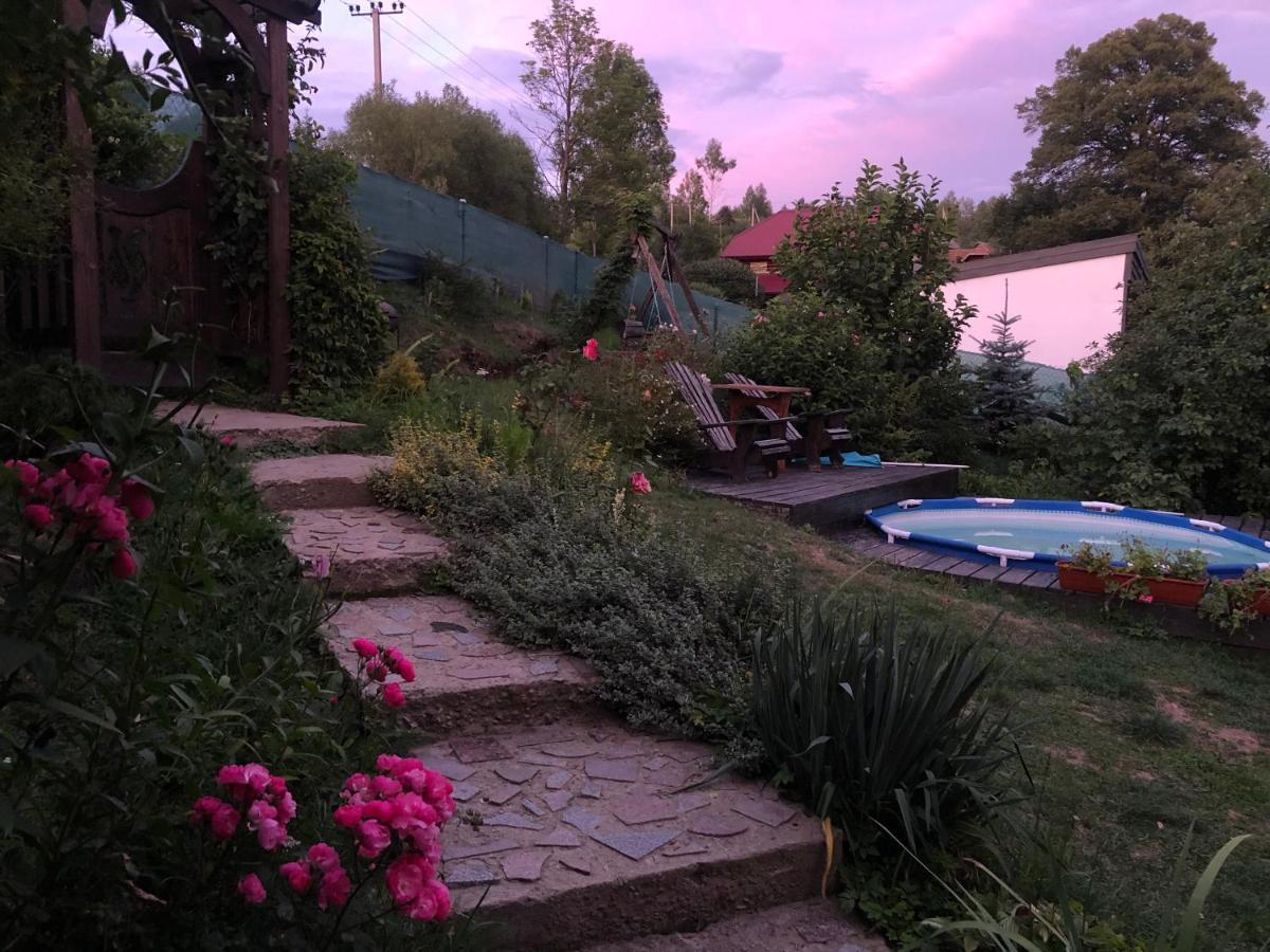 Казковий Дім Та Garden Два Будиночки В Горах З Чаном-Джакузі Slavske Ngoại thất bức ảnh