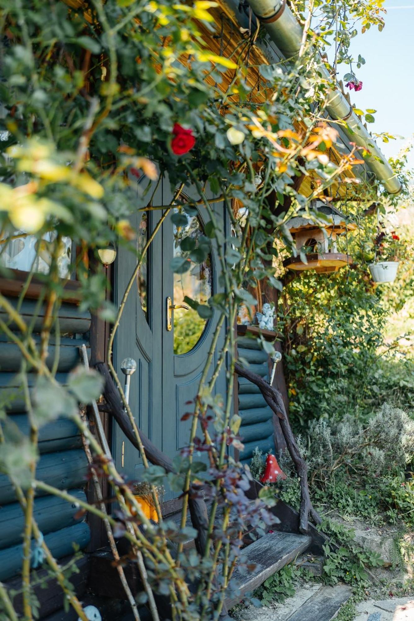 Казковий Дім Та Garden Два Будиночки В Горах З Чаном-Джакузі Slavske Ngoại thất bức ảnh